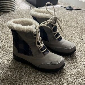 Columbia Women's Ice Maiden Shorty Snow Boot size 7